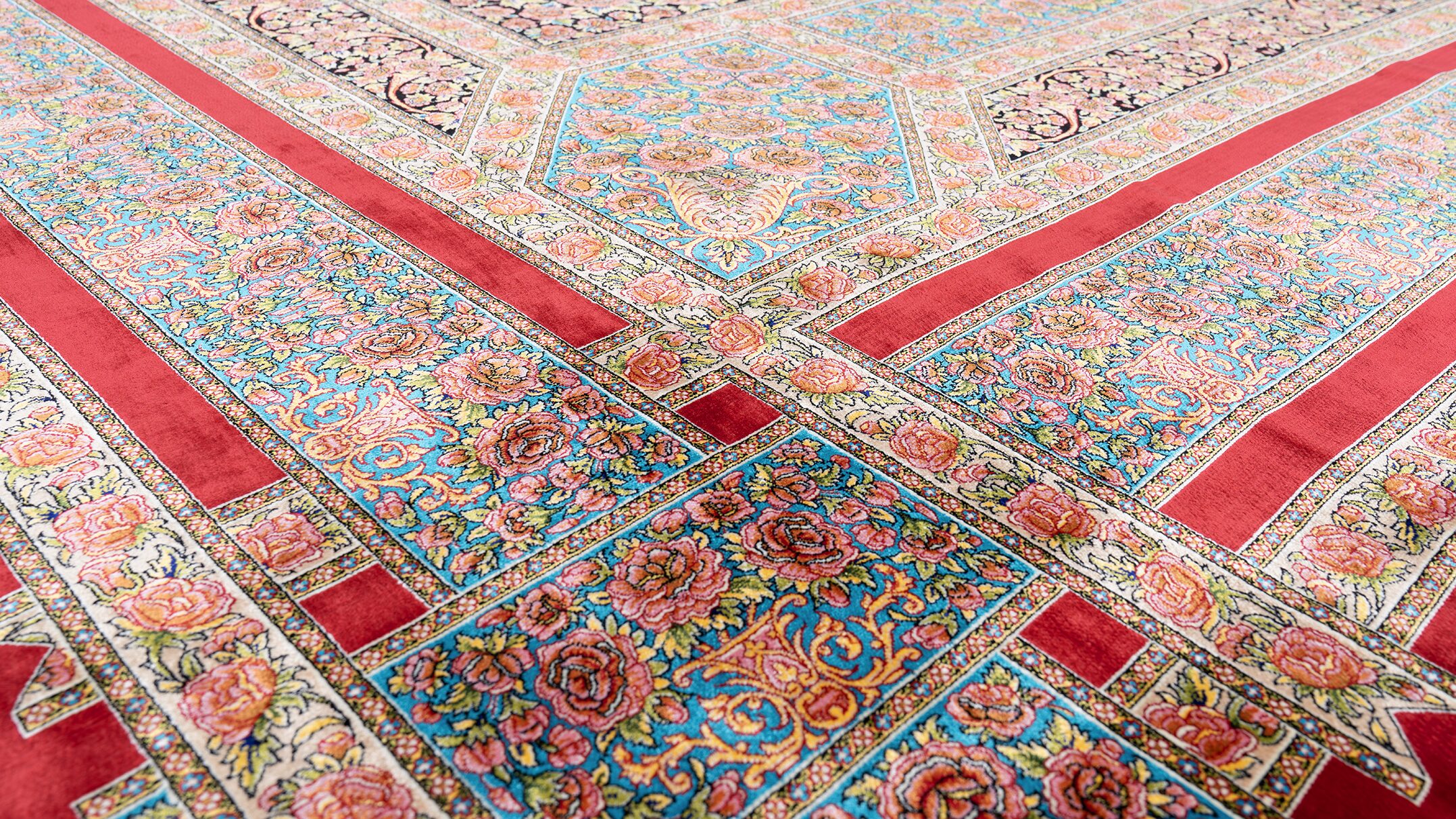 Grand Classic Medallion Rug - Image 2