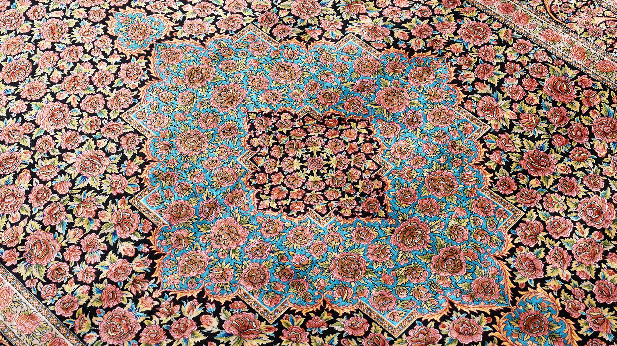 Grand Classic Medallion Rug - Image 3